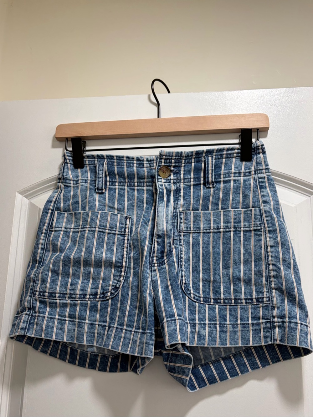 American Eagle High Waisted Stretch Striped Denim Mom Shorts Size 00